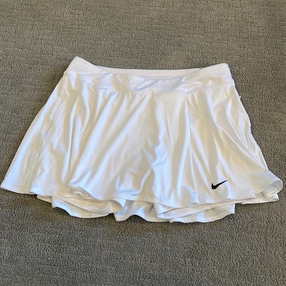 Nike Women’s NikeCourt Dri-FIT Victory
Flouncy Skirt NWT - Picture 2 of 12